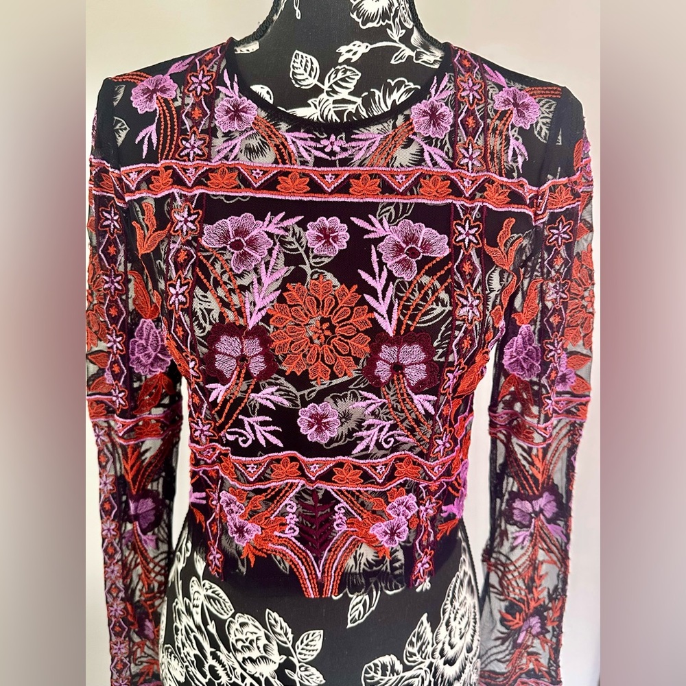 House of Harlow x Revolve embroidered sheer crop top - Picture 2 of 10